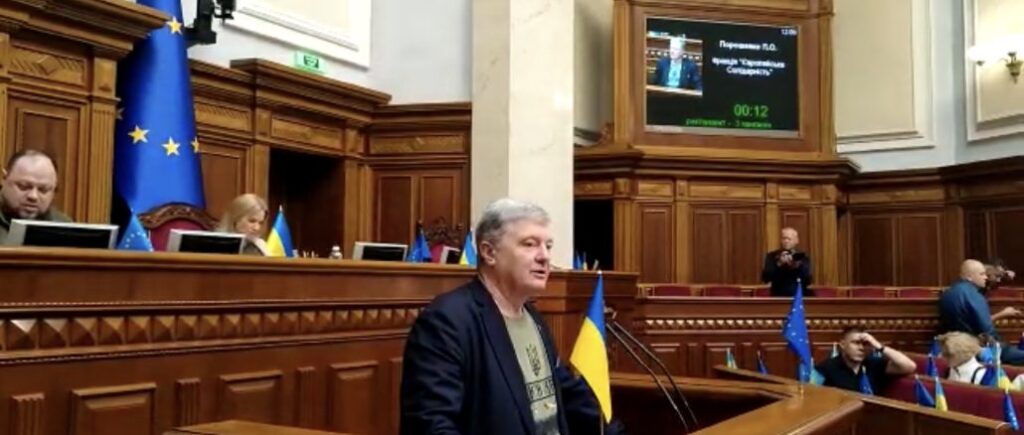 Порошенко вніс законопроекти, які скасовують оподаткування волонтерської допомоги для армії та родин загиблих і поранених