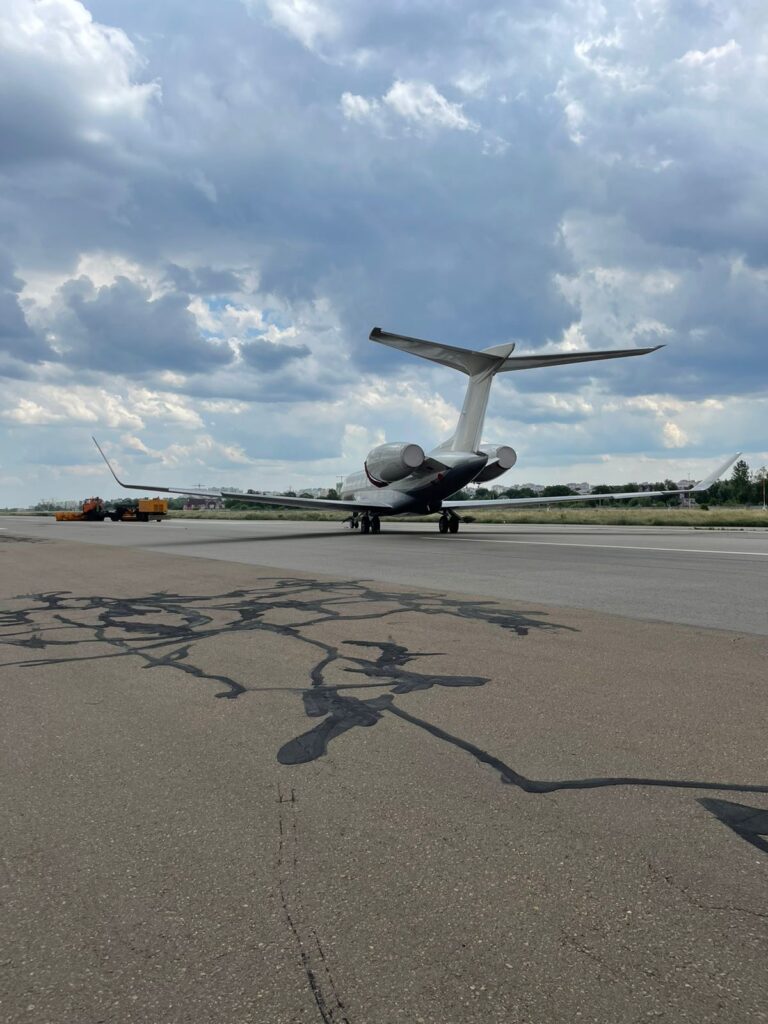 Літак та гелікоптер Медведчука передали Збройним силам України