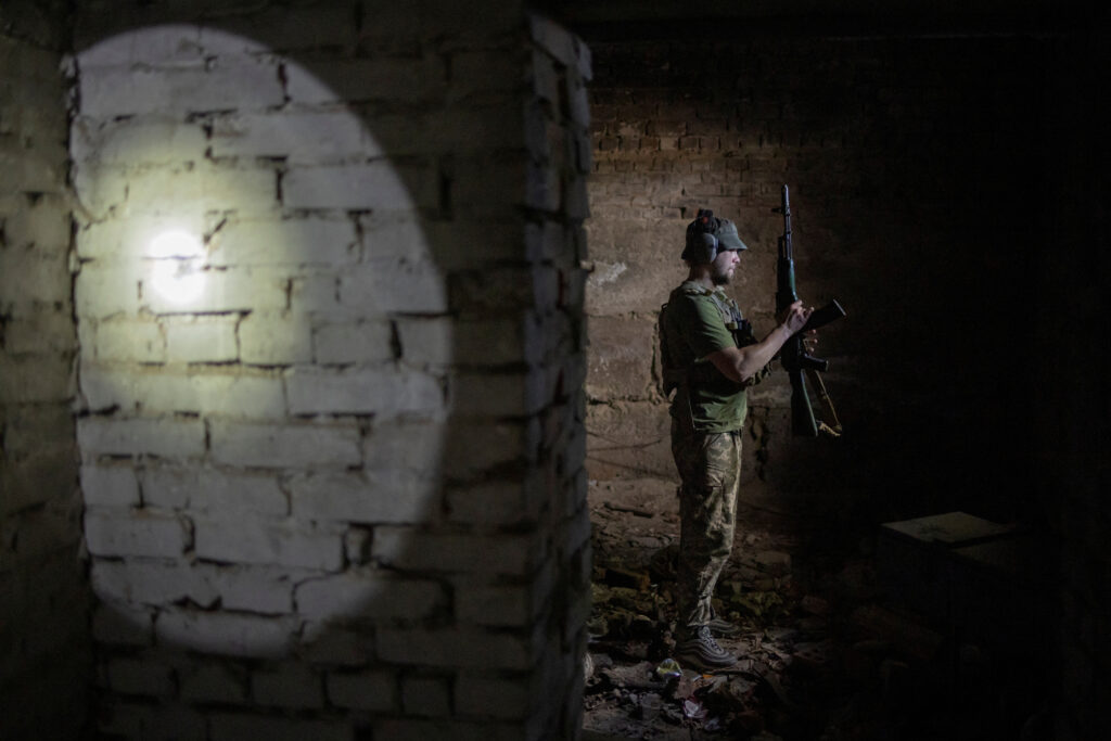 В уряді запропонували “бронь” від мобілізації для чиновників та держслужбовців: перелік категорій