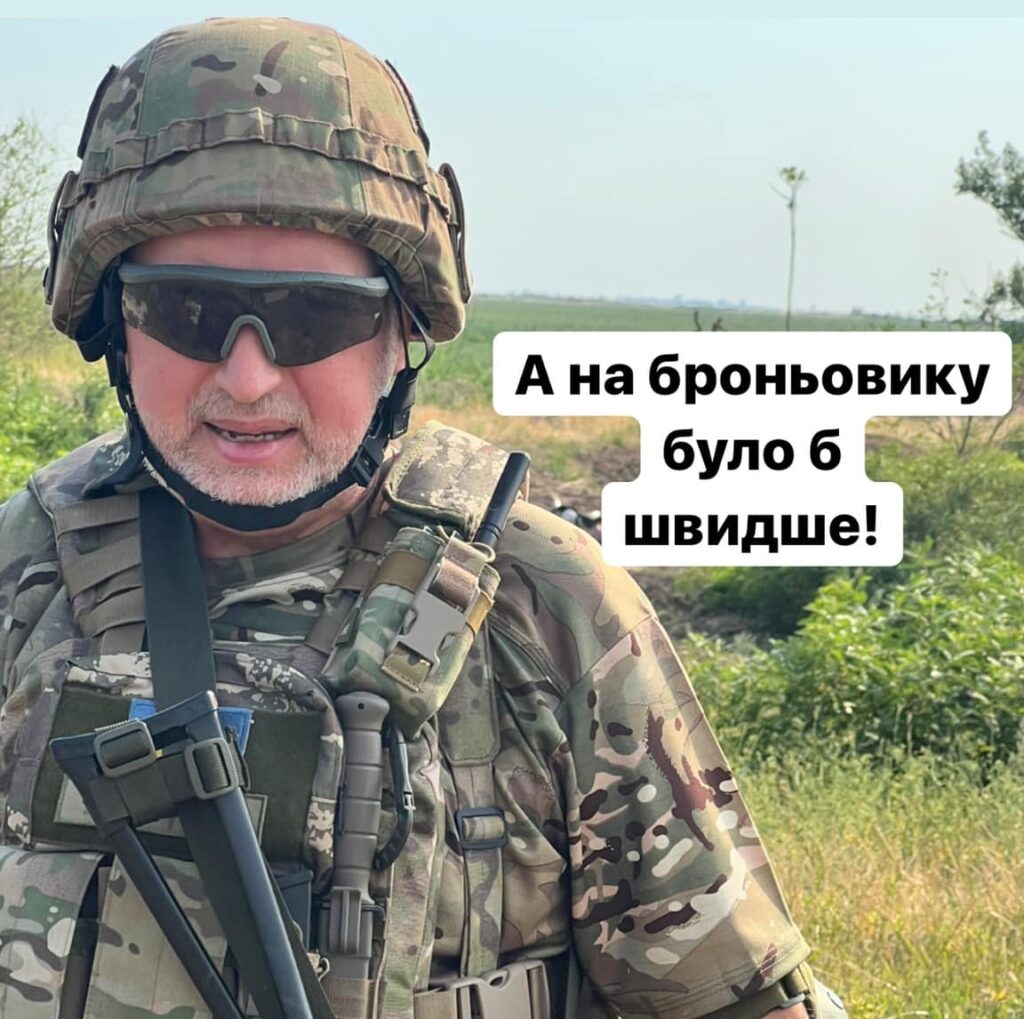 На броньовику було б швидше – Турчинов долучився до збору коштів на бронемашини від “Справи Громад”