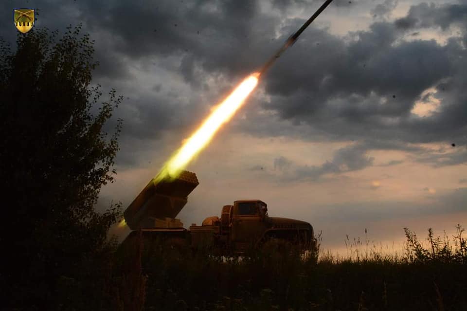 ЗСУ поцілили у військову частину росіян у Херсоні