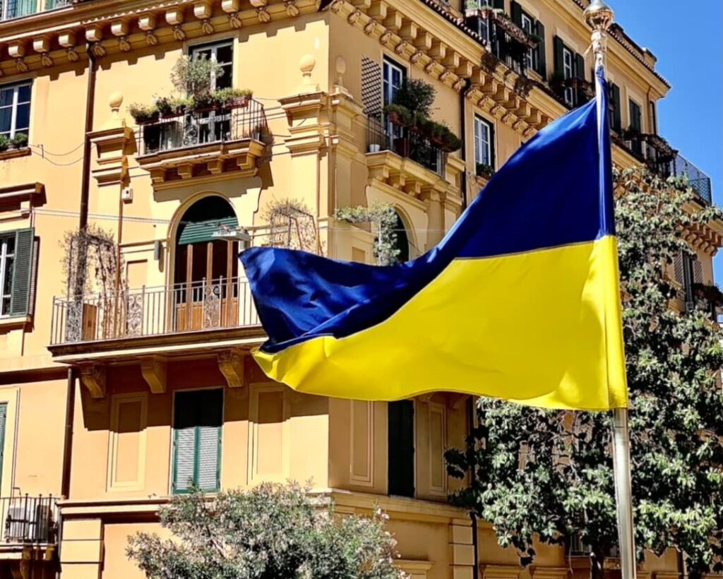 Украинским посольствам в Европе снова угрожают: прислали свертки с глазами животных