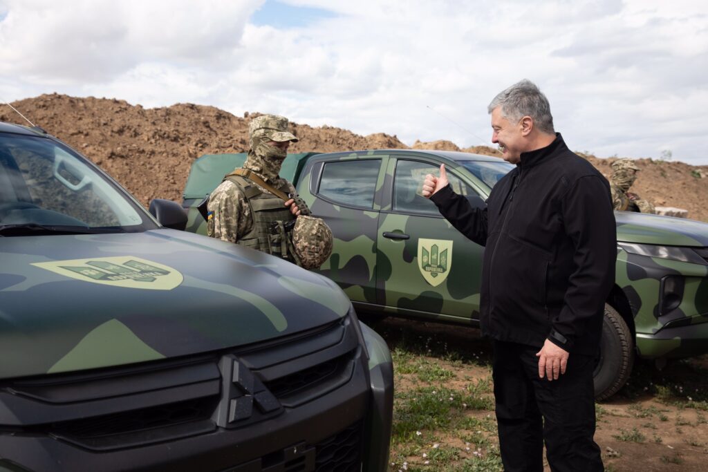 Чим більше жертвуєш на армію, тим більше шкур з тебе здеруть – Порошенко ініціює зміни в податковому законодавстві для юросіб, які донатять на ЗСУ