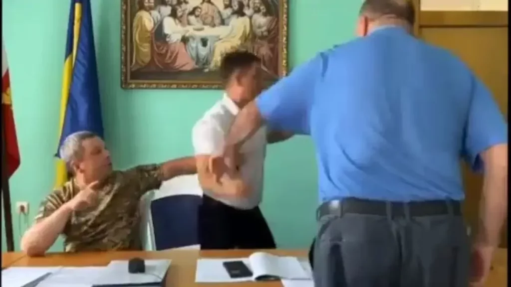 На Одещинні під час сесії районної ради побилися місцеві чиновники