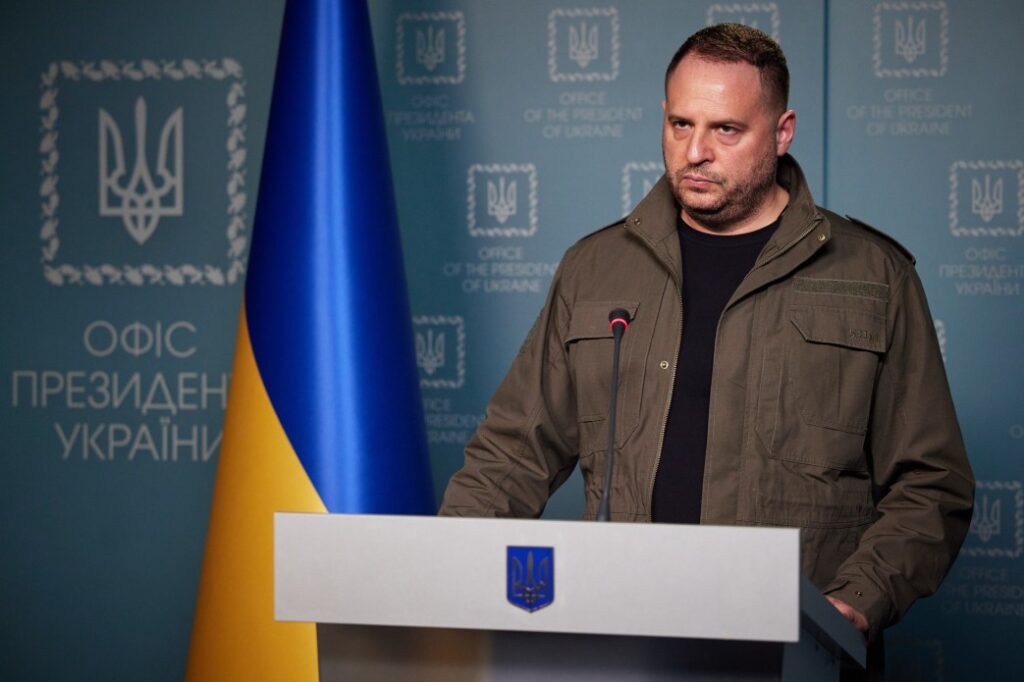 Більшість українців підтримують відставку Єрмака з посади голови Офісу президента – результати опитування