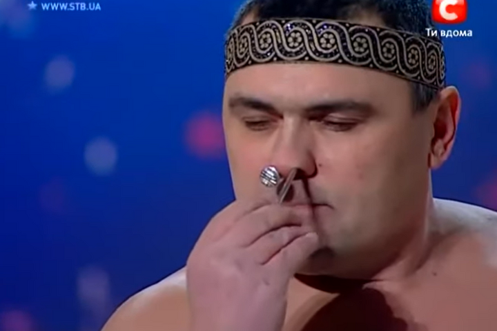 Пхав цвяхи в носа: учасник телешоу став “заступником мера” окупованої Балаклії