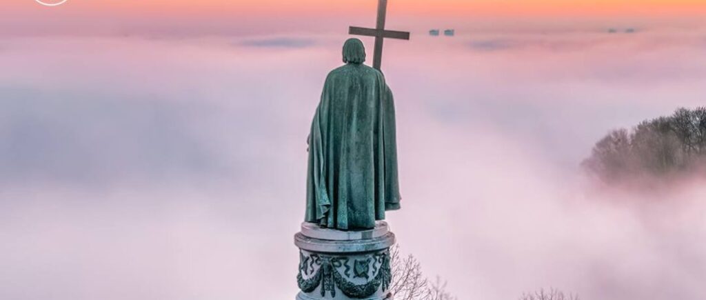 «Вера – это наш духовный меч против врага» — Порошенко обратился к нации в День крещения Руси-Украины