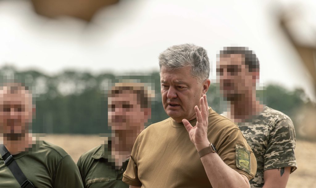 Круті “пташки”: Порошенко передав ЗСУ комплекс безпілотників H10 Poseidon