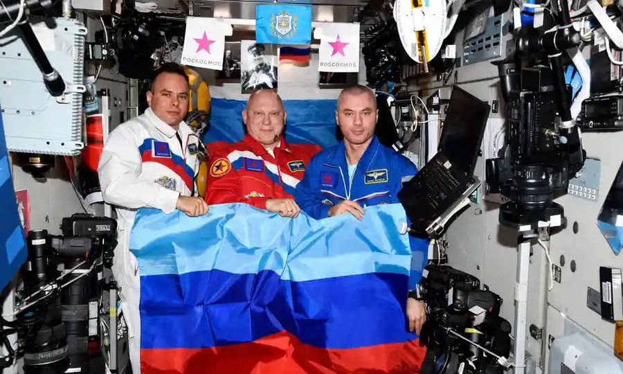 За демонстрацію прапору терористів “лнр”: У МЗС закликали виключити РФ з усіх космічних програм