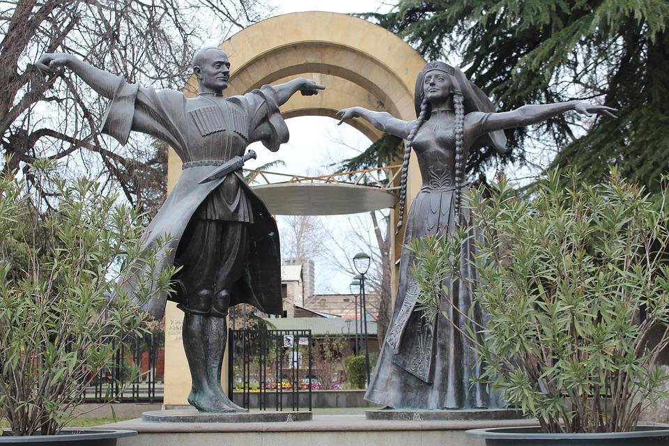 У Тбілісі запроваджують новий формат допомоги українським біженцям: що змінилось