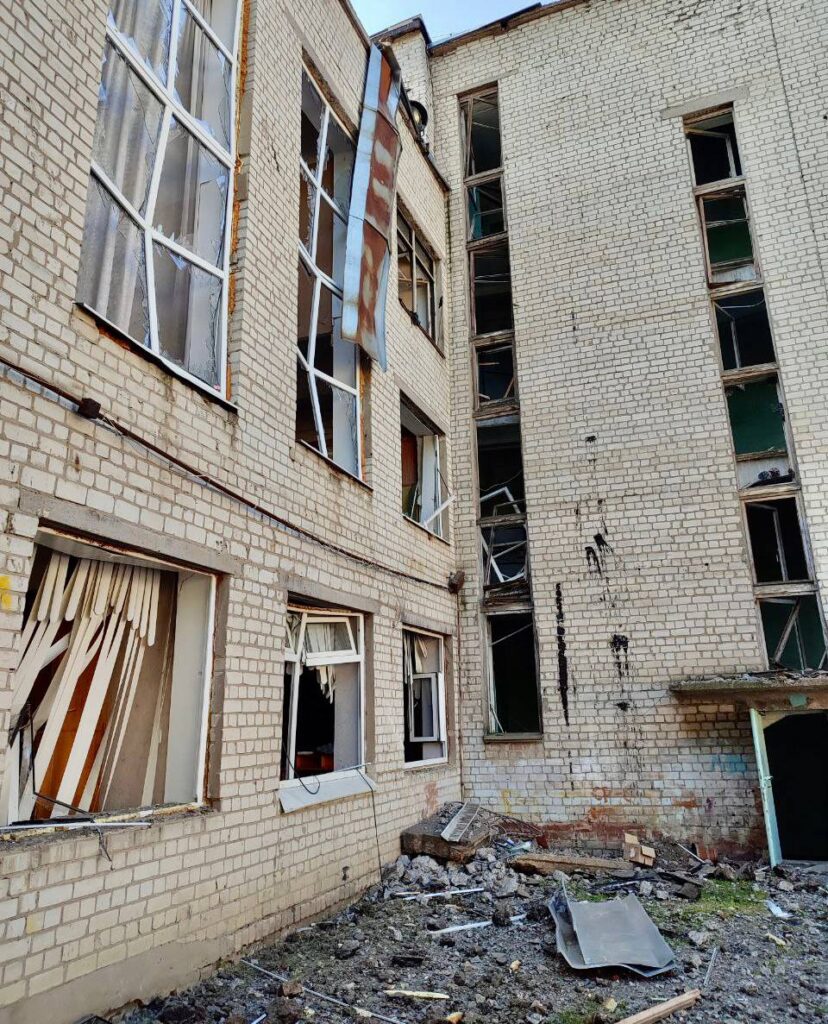Російські окупанти завдали ракетного удару по Харкову: пошкоджено навчальний заклад