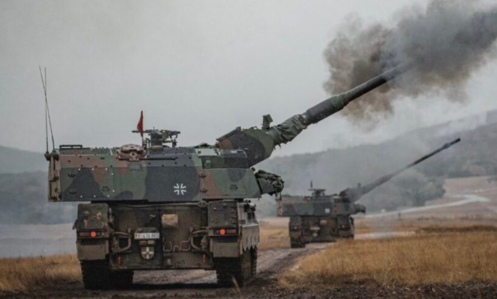 В Міноборони продемонстрували роботу німецьких гаубиць Panzerhaubitze 2000