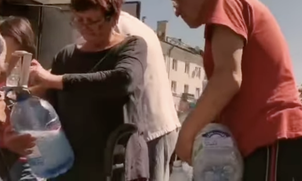 Маріупольцям на тиждень видають п’ять літрів води