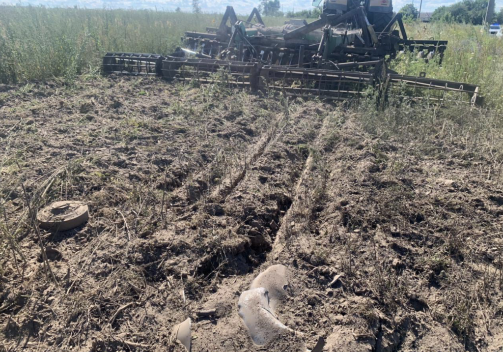 На Київщині на протитанковій міні підірвався трактор
