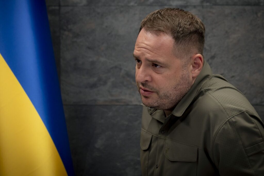 Чорна п’ятниця на Банковій: мережа вибухнула мемами після звільнення Єрмака