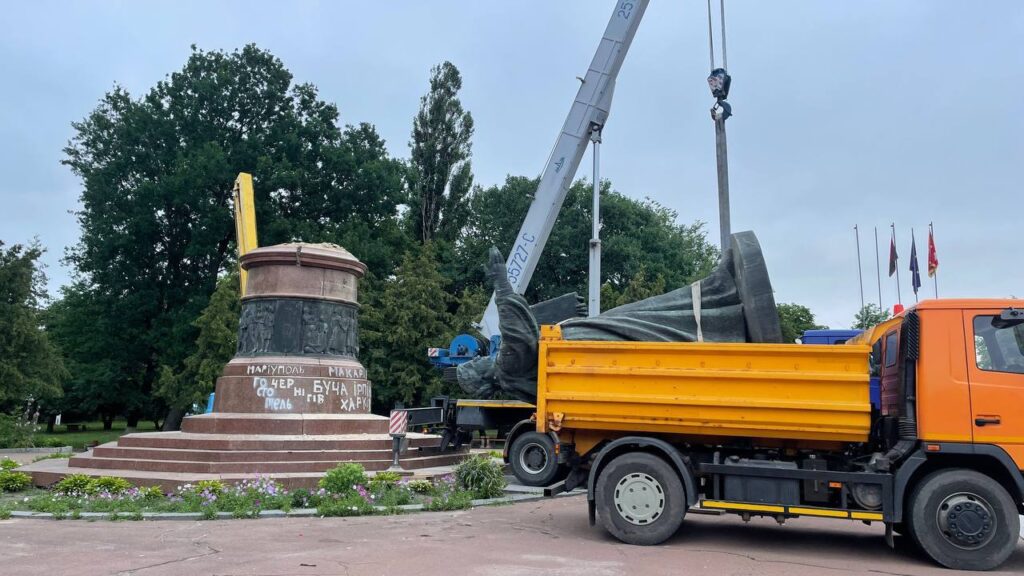 У Переяславі знесли пам’ятник на честь “возз’єднання” з Росією