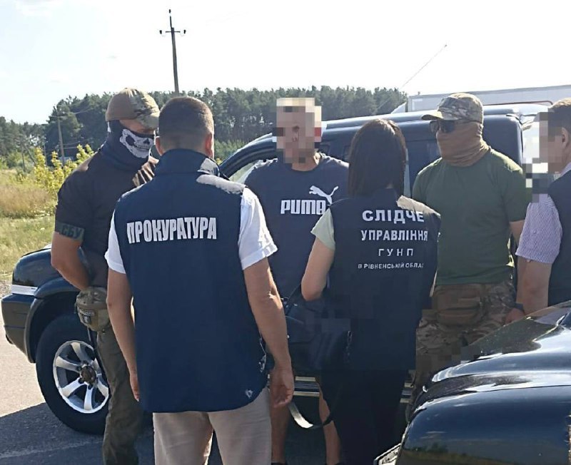 На Рівненщині чоловік продавав автомобілі, призначені для ЗСУ