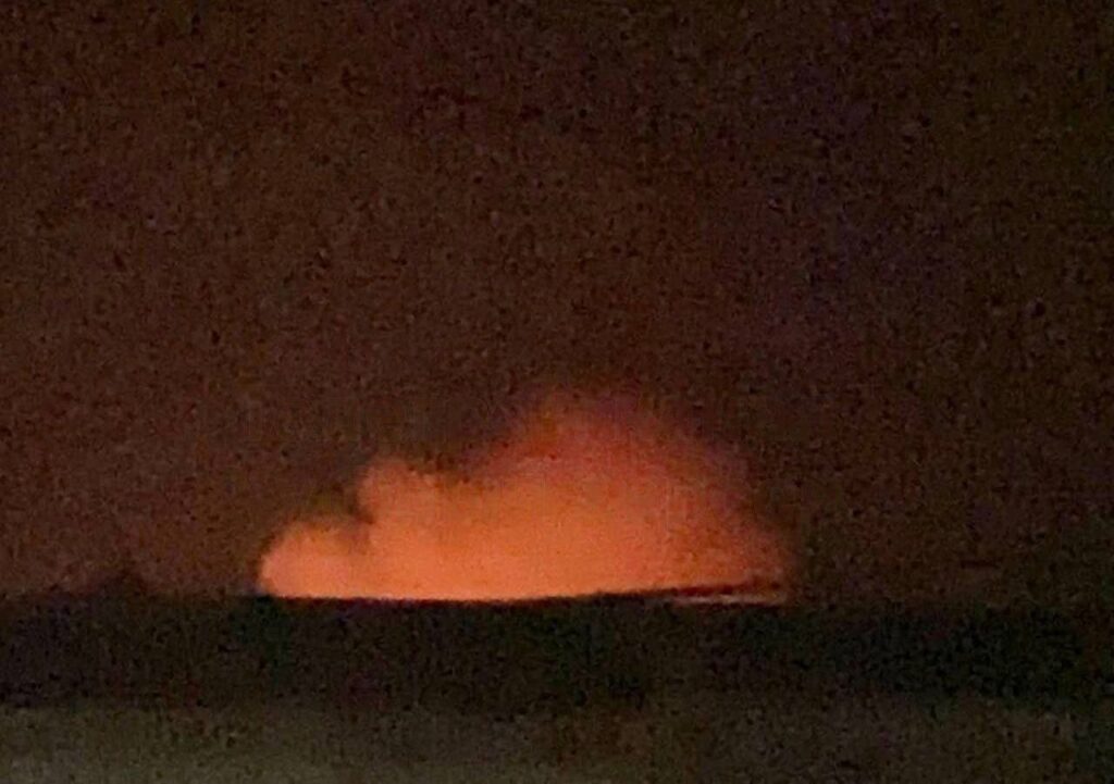 ЗСУ завдали удару по військовому складу в окупованому Скадовську, почалась пожежа: фото та відео