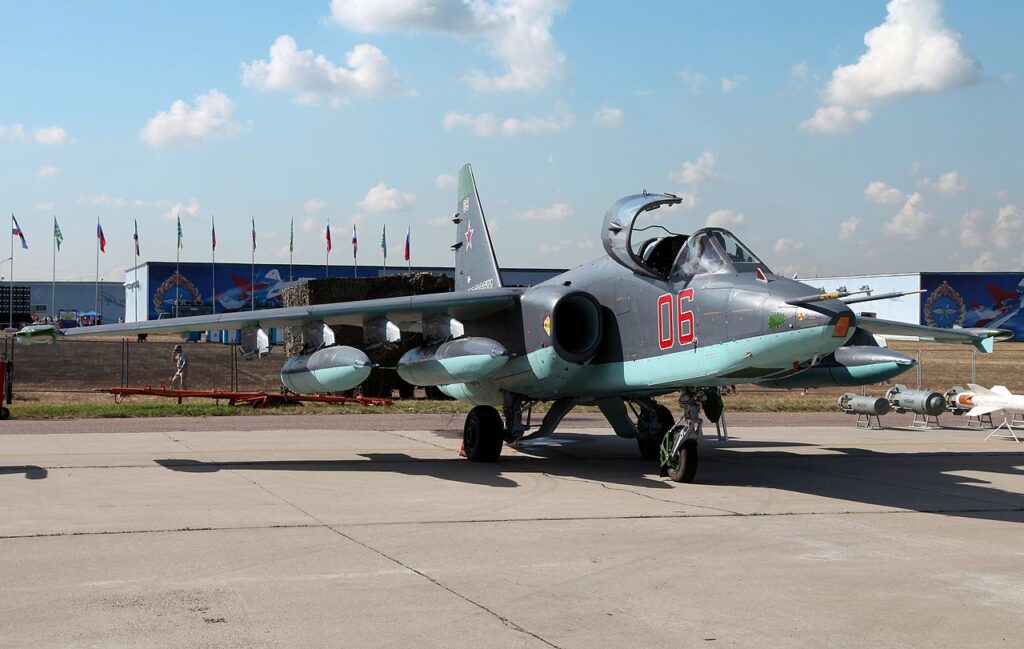 Понад 400 літаків та близько 360 бойових гвинтокрилів: Росія стягує авіацію до кордонів України