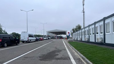 Пропускний пункт “Краківець” на Львівщині відновить рух автобусів на виїзд з України