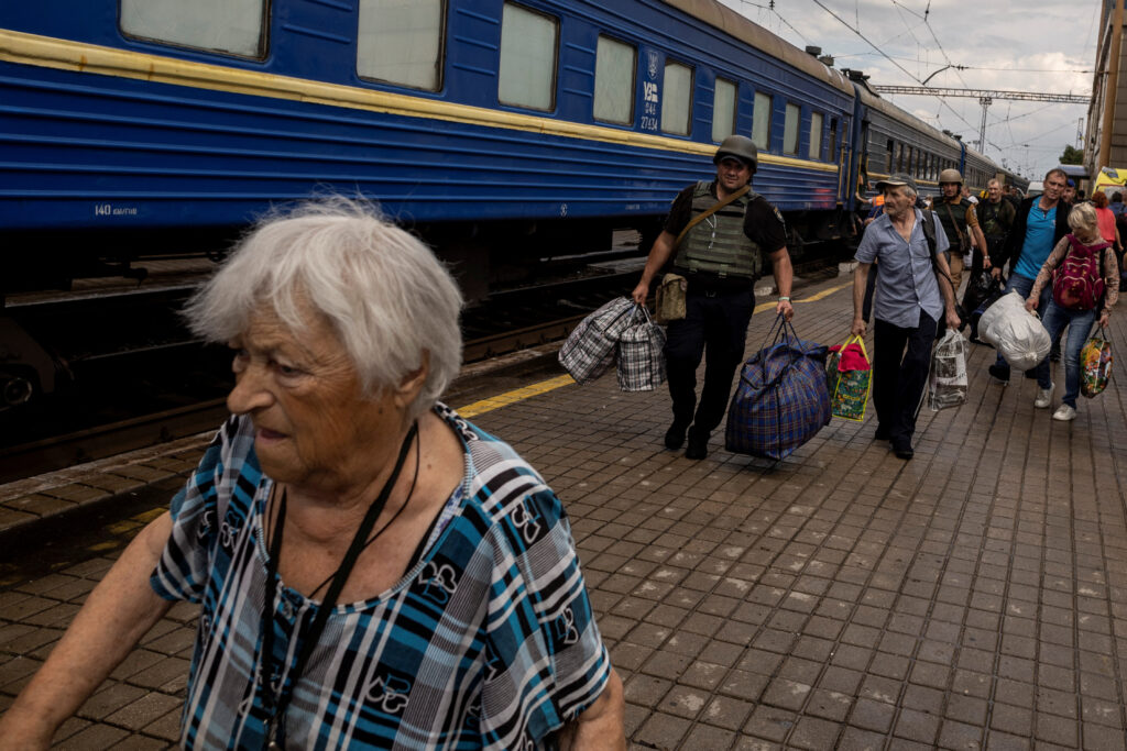 У Луганській ОВА анонсували контрнаступ ЗСУ: місцевих мешканців просять терміново евакуюватися