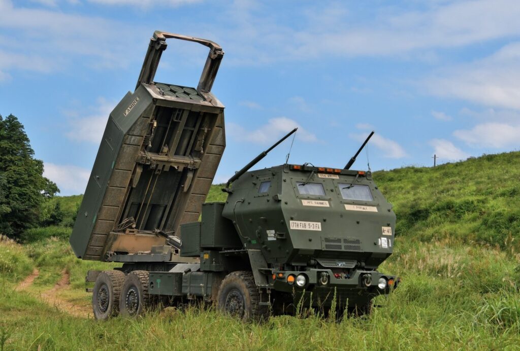 Росіяни витрачали дорогі ракети “Калібр” на удари по макетах HIMARS