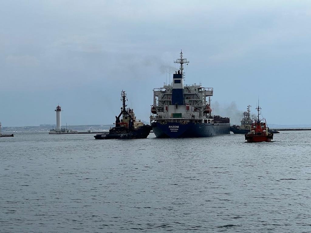 Перше судно з Одеси перевірить, як працює “зерновий коридор” – ВМС ЗСУ