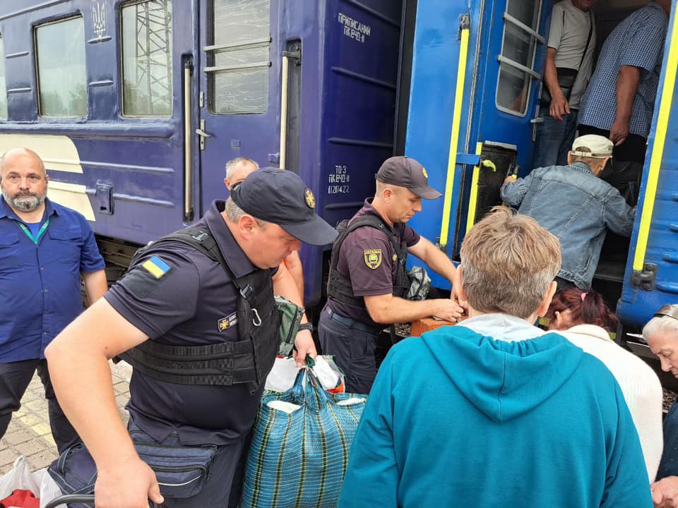 За добу на Донеччині евакуювали понад 600 цивільних осіб