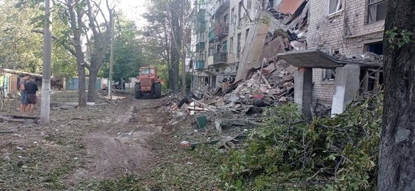 Росіяни вгатили по Бахмуту на Донеччині: під завалами може бути людина