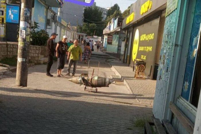 У Запоріжжі троє чоловіків хотіли здати на металобрухт російську ракету, що не розірвалася: фото