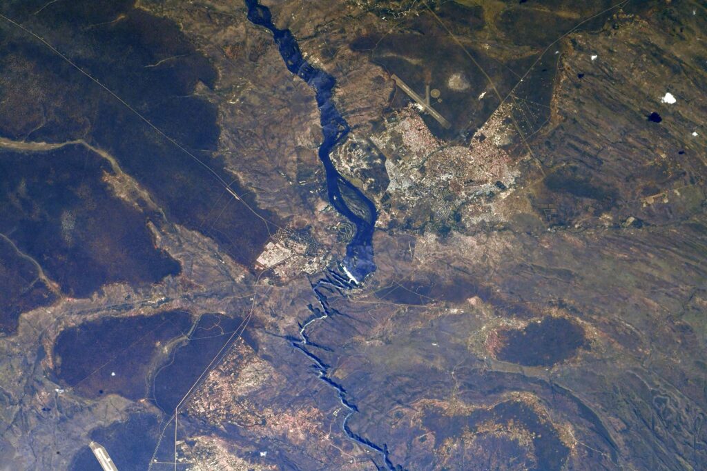 В ESA показали космические фото двух самых больших водопадов на Земле