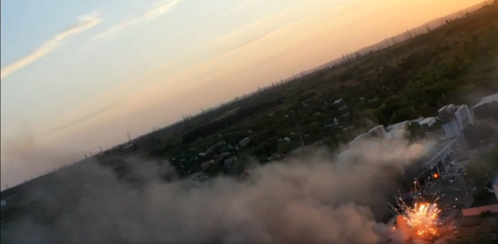 В Донецьку пролунали вибухи на військовій базі росіян – соцмережі