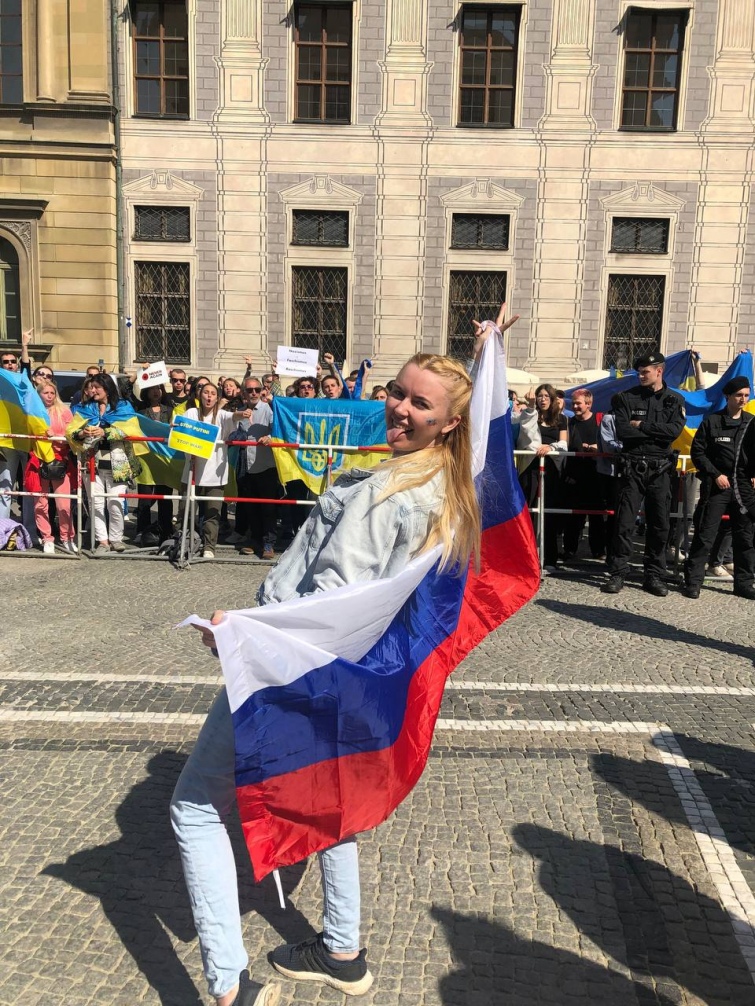 “Чий Херсон?”: в Австрії покарали російську псевдоблогерку за образи на адресу українок
