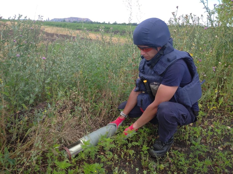 Понад 180 тисяч вибухонебезпечних предметів: ДСНС продовжують розміновувати українські території