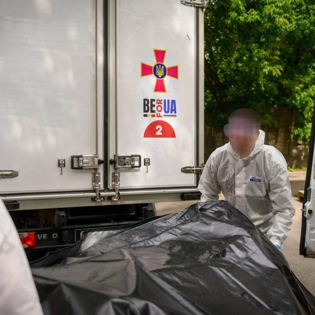 До Києва на експертизу прибули ще 16 тіл полеглих захисників Маріуполя