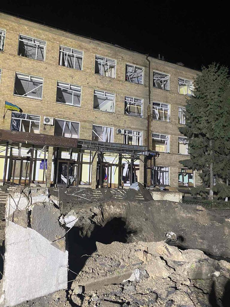 Пошкоджено багатоповерхівки та критичну інфраструктуру: окупанти обстріляли три райони Харкова