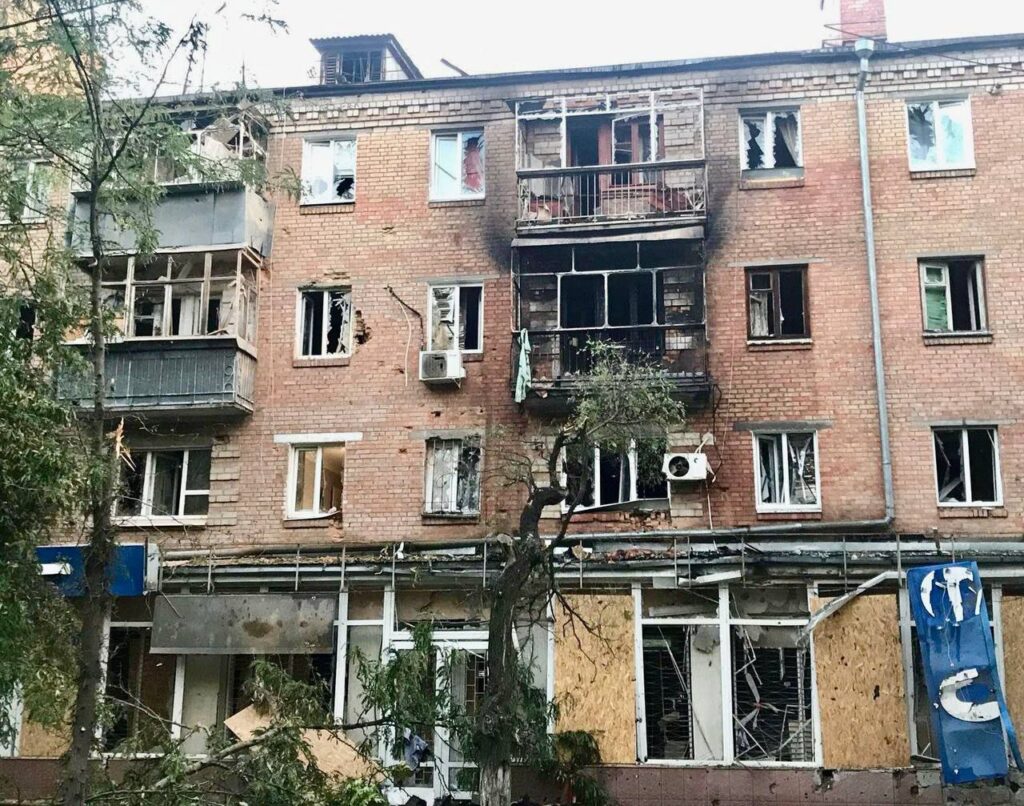 Масовані руйнування, є загиблі та постраждалі, серед них дитина: росіяни обстріляли три райони Дніпропетровщини