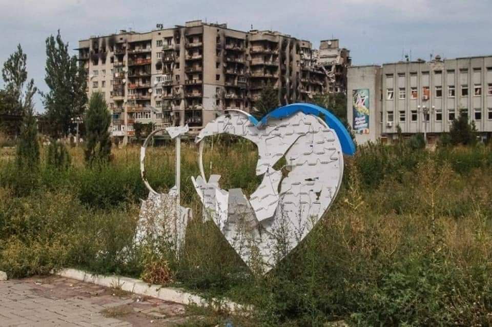 Російські військові продовжують обстріли Луганщини, а на окупованих територіях збирають дані жителів для “псевдореферендуму”