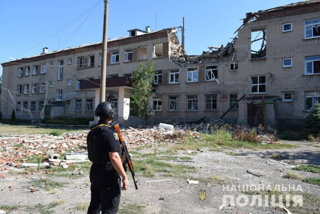 Били з РСЗВ, “Градів” та “Ураганів”: армія РФ обстріляла 12 населених пунктів Донеччини