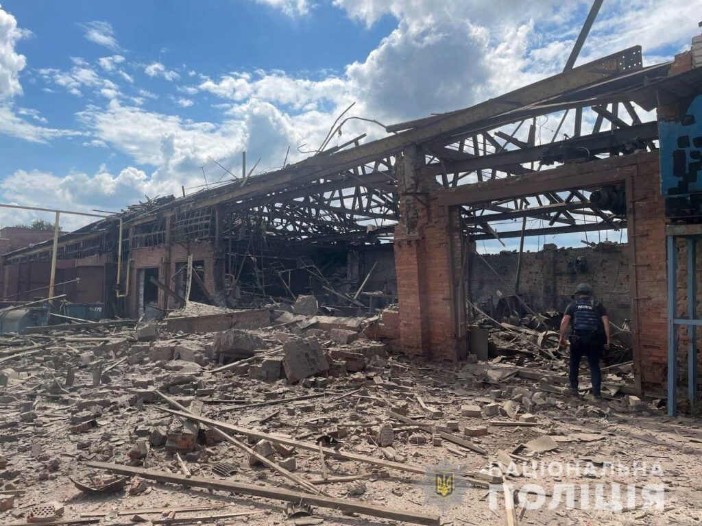 Росіяни обстріляли 16 населених пунктів на Донеччині за добу