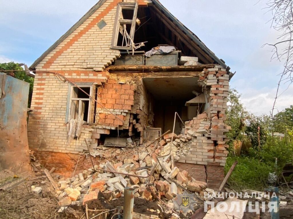 Російські окупанти за добу 164 рази вдарили по Сумщині: пошкоджені домоволодіння