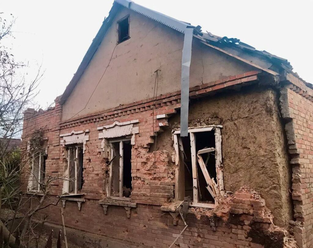 РФ обстріляла Дніпропетровищну: Марганець атакували з “Градів”, а у Нікополі 20 “прильотів”