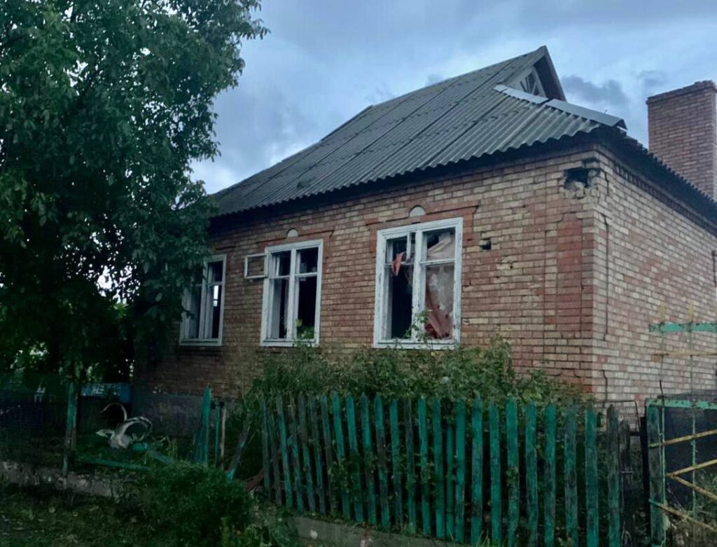 Били з “Градів” та “Ураганів”: РФ обстріляла Дніпропетровську область, є постраждалі