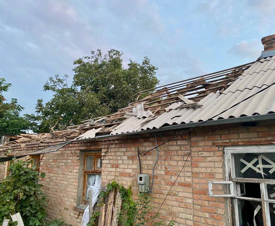 Оккупанты обстреляли из «Ураганов» и ствольной артиллерии Днепропетровскую область: ранена 57-летняя женщина