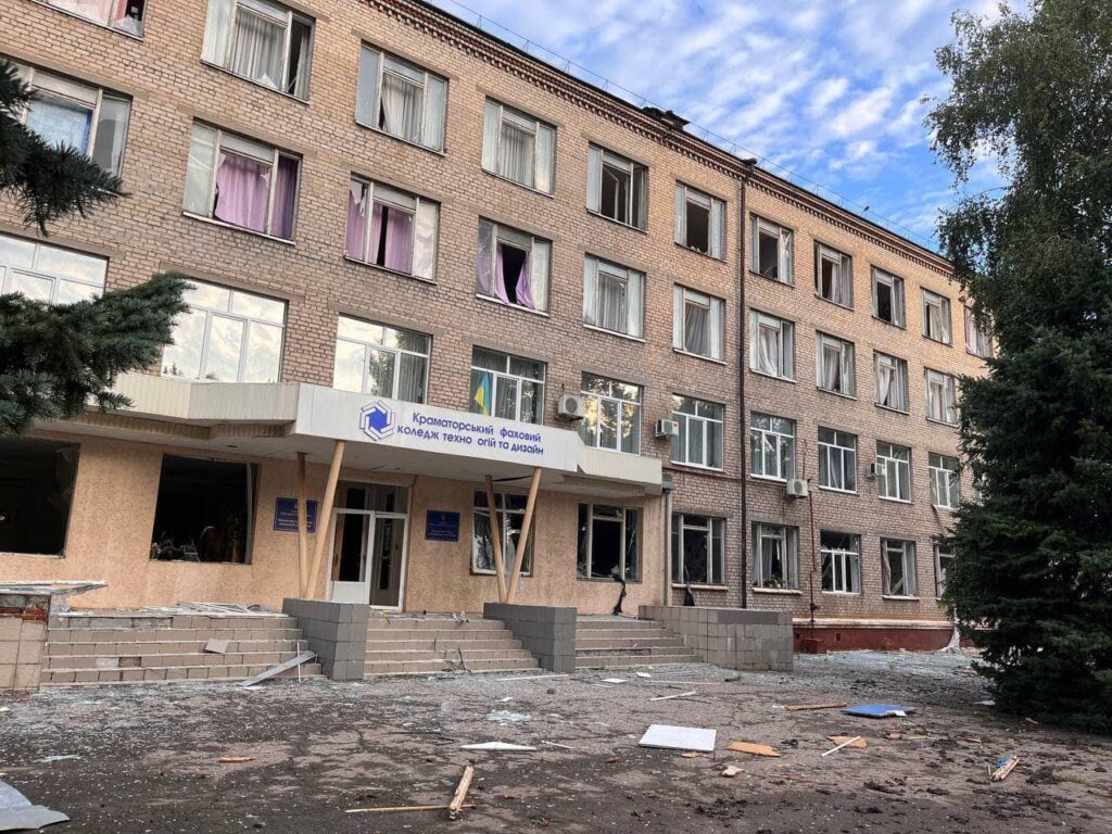 Російські окупанти обстріляли навчальні заклади в Миколаєві та Краматорську