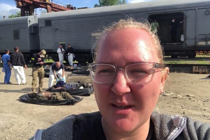 “Продовжуйте приїжджати, хлопці, це ваш вибір”: біля кордону у потяг-морг вантажать тіла вбитих російських військових