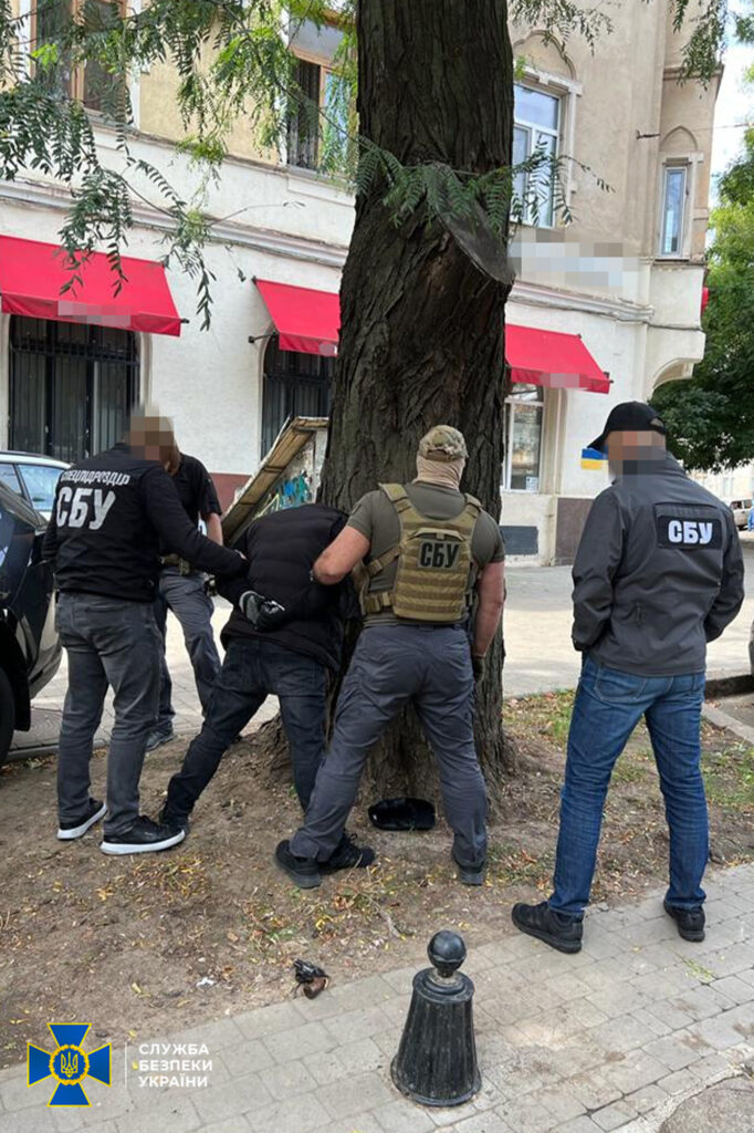 “Вибивали” гроші з підприємців, викрадали та катували людей: СБУ в Одесі знешкодила злочинне угруповання