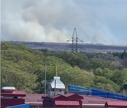 Біля міста Саки в окупованому Криму почалась масштабна пожежа: відео
