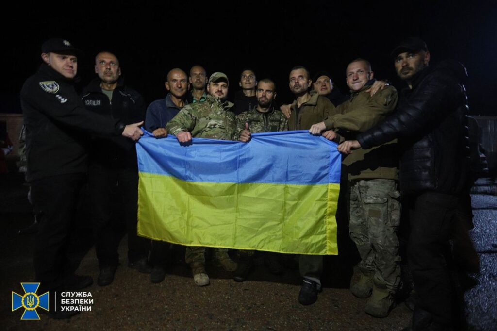 Украина освободила 215 своих защитников: среди них – командование полка «Азов»