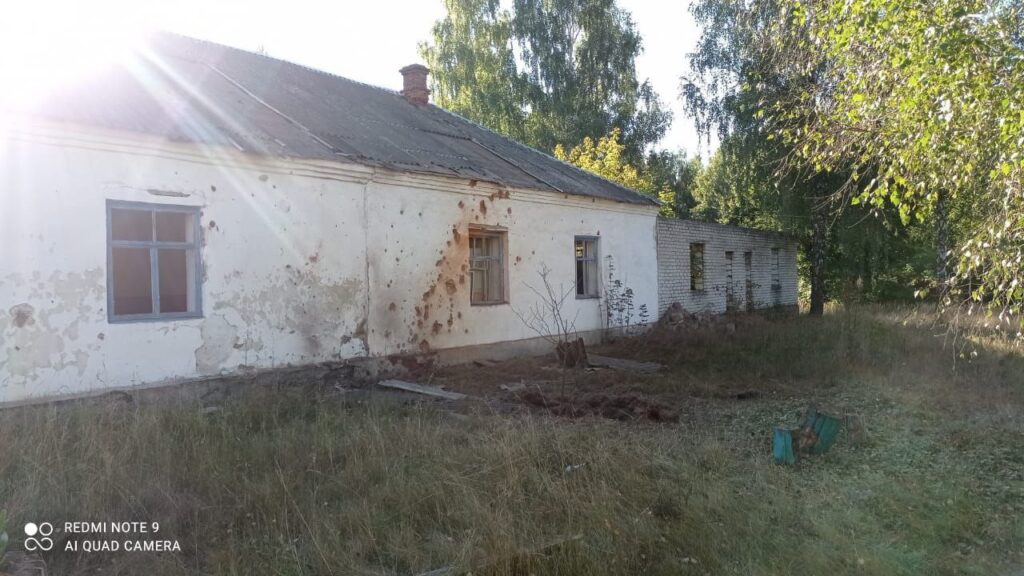 Російські війська обстріляли Сумщину з мінометів та “Градів”: пошкоджено школу та приватні будинки